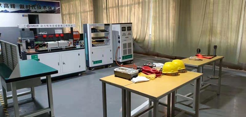 校黨委書記、校長石月榮到汽車工程學(xué)院慰問省賽集訓(xùn)師生