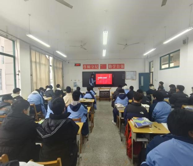 汽車工程學(xué)院共青團員開展民主評議活動