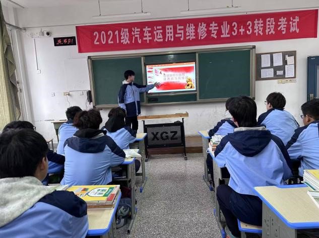 汽車工程學(xué)院共青團開展專題生活會