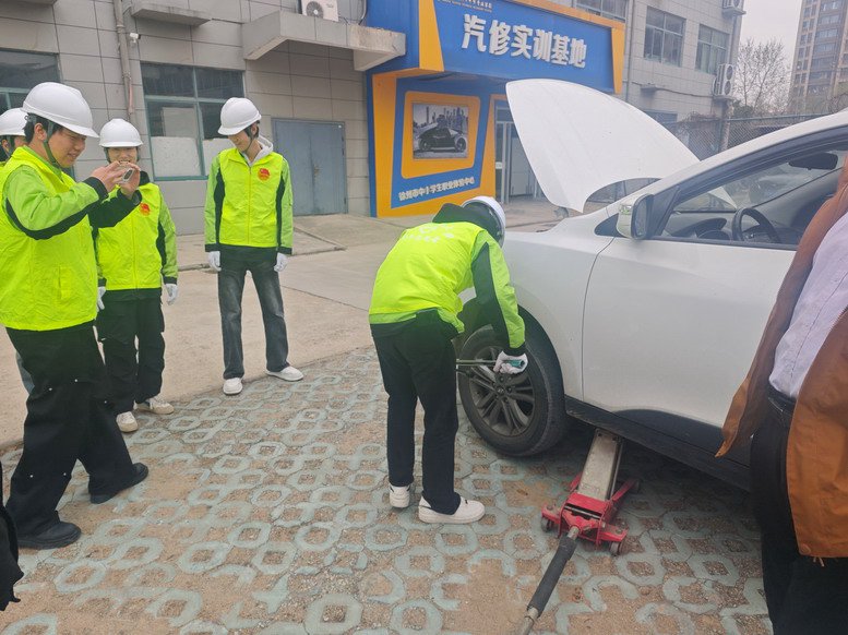 為教職工車輛做輪胎檢測
