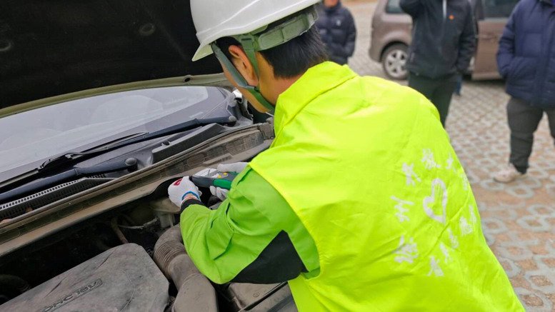 為教職工車輛做油液檢測